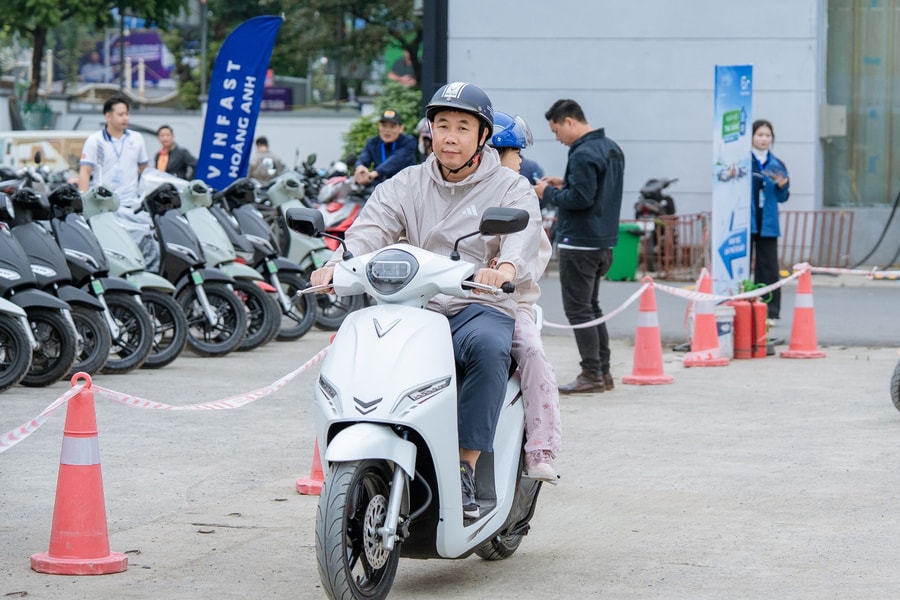 Ưu đãi kịch trần chỉ còn tính bằng giờ: Tài xế công nghệ tiết kiệm hàng chục triệu đồng với VinFast Feliz II