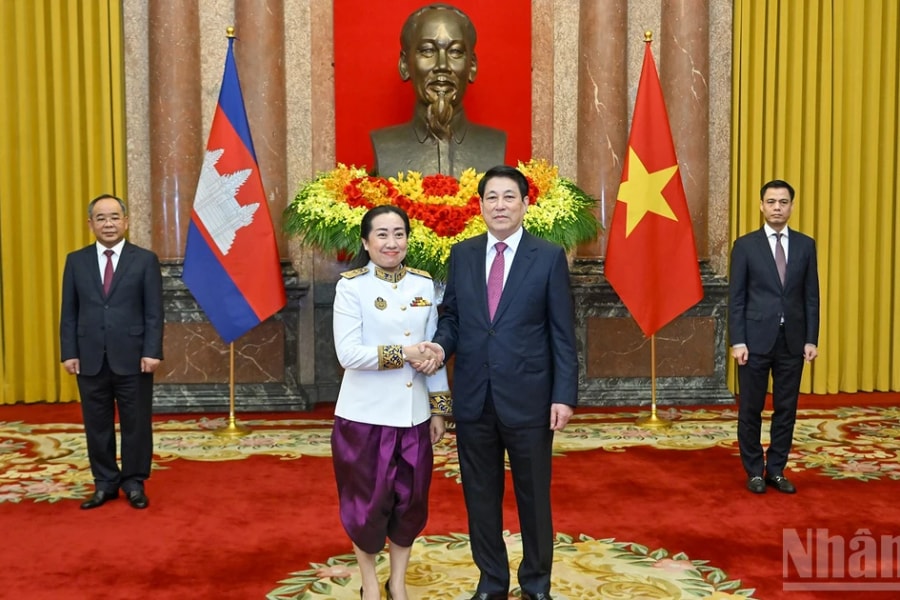 [Ảnh] Chủ tịch nước Lương Cường tiếp các Đại sứ đến trình Quốc thư