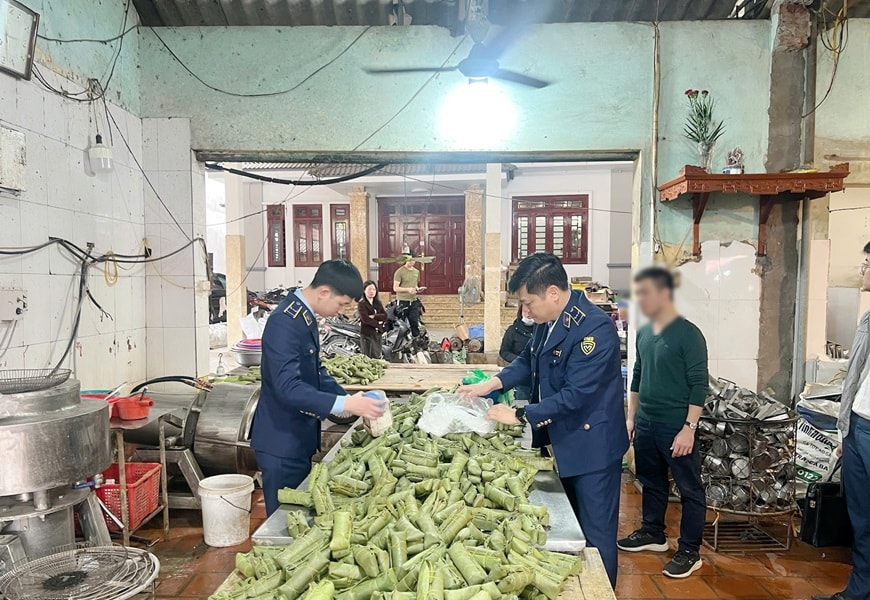 Siết an toàn thực phẩm: Bao giờ người dân hết lo?