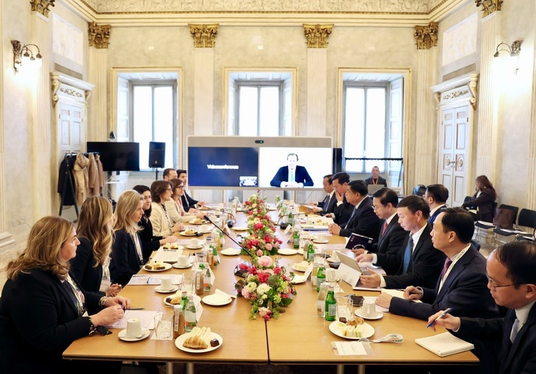 Việt Nam “trải thảm” mời ngân hàng lớn nhất Italy rót vốn