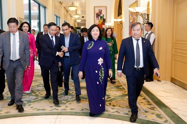 Chủ tịch Bùi Thị Minh Hoài dự Hội nghị tổng kết Cụm thi đua 6 thành phố trực thuộc Trung ương