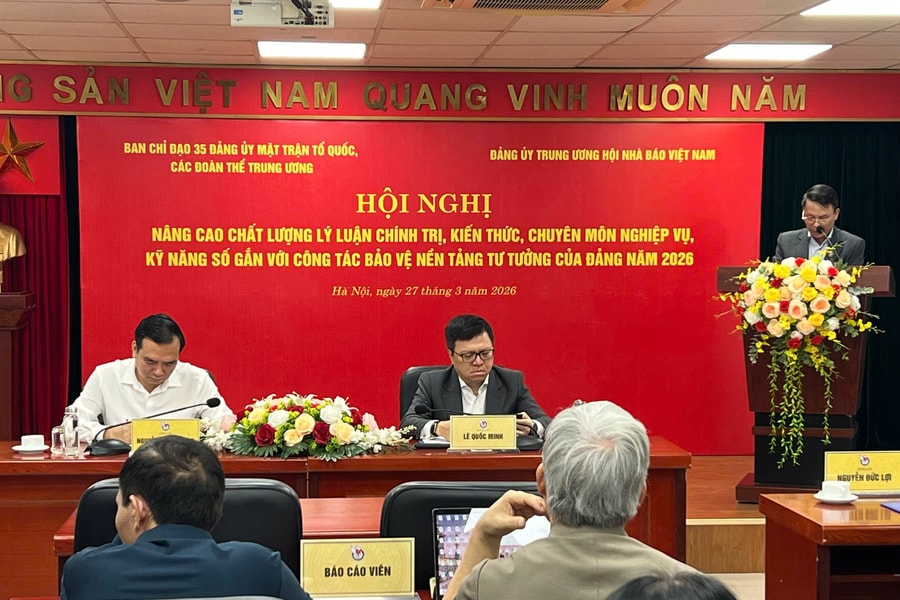 Nâng cao lý luận chính trị, chuyên môn gắn với bảo vệ nền tảng tư tưởng của Đảng