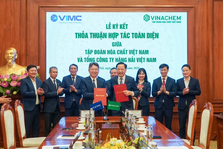 Vinachem và Tổng công ty Hàng hải Việt Nam ký kết thỏa thuận hợp tác toàn diện