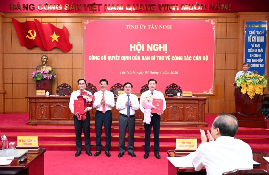 Tây Ninh: Trao quyết định của Ban Bí thư về công tác cán bộ