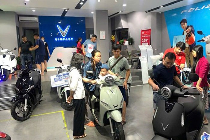Xe máy điện nhộn nhịp, nhu cầu cao chưa từng có