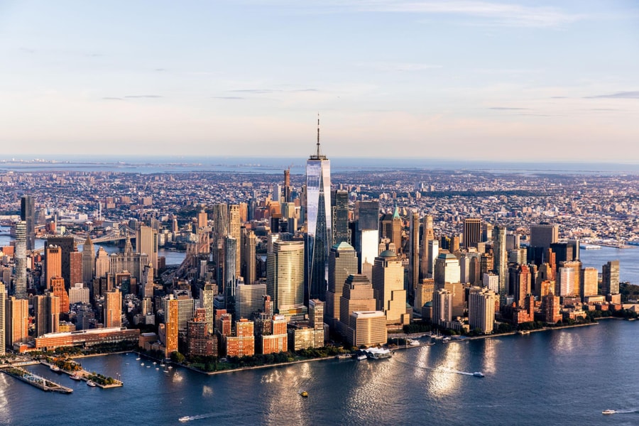 Nắm quyền lực dầu mỏ, kinh tế Mỹ sẽ tránh được "bão giá"?