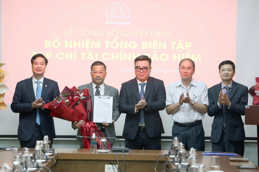 Nhà báo Nguyễn Phong Cầm làm Tổng Biên tập Tạp chí Tài chính Bảo hiểm