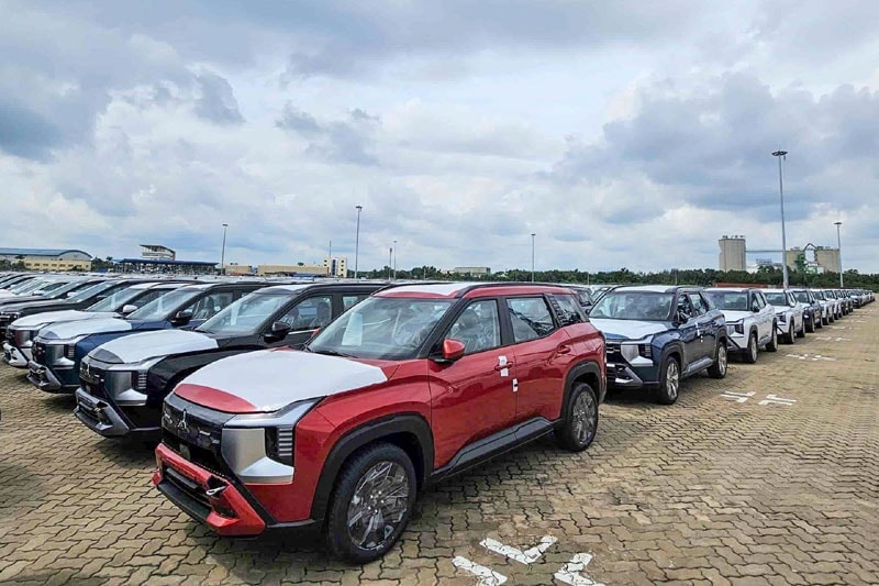 Ô tô: Dù tiêu thụ tăng cao cung vẫn vượt xa cầu