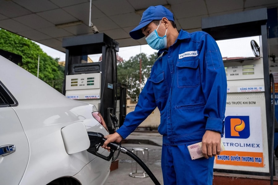 Giá dầu diesel giảm gần 2.000 đồng/lít