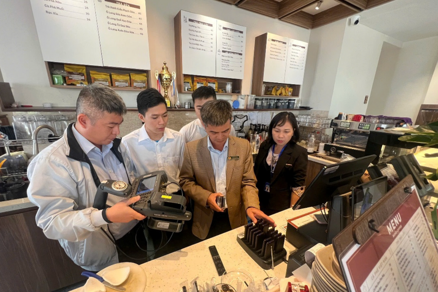 Vì sao hàng loạt ô tô, xe máy ở Mễ Trì Thượng bỗng “tê liệt” smartkey?