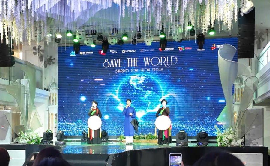 Từ hành lang bệnh viện đến dự án cộng đồng "Save The World”