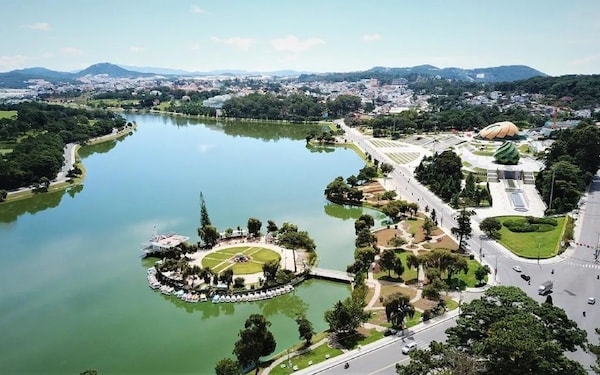 Lâm Đồng: "Biến nguy thành cơ" để hút khách du lịch khi sân bay tạm đóng cửa