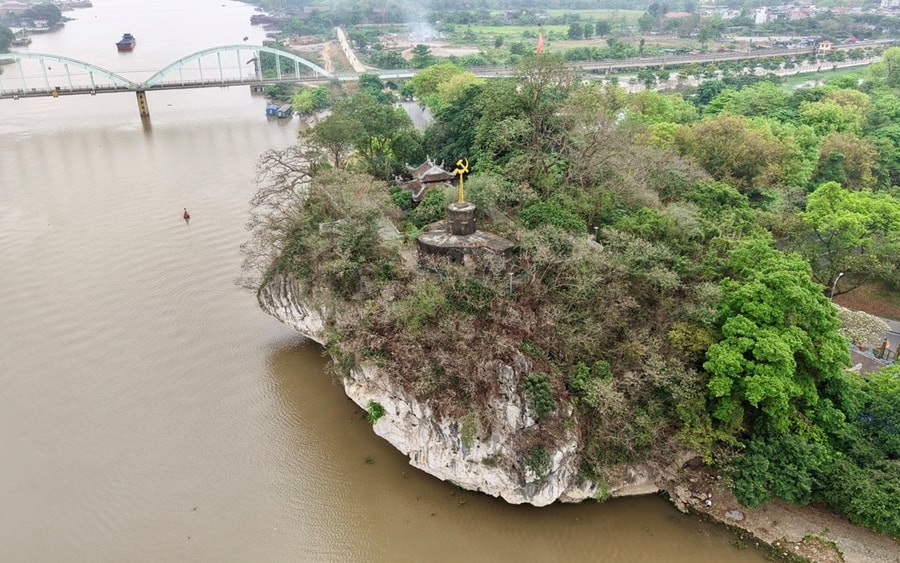 “Bảo tàng văn học” hơn 700 năm trên Dục Thúy Sơn