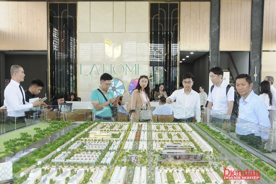 Tín dụng bất động sản thắt chặt, chủ đầu tư “xoay” vốn cách nào?