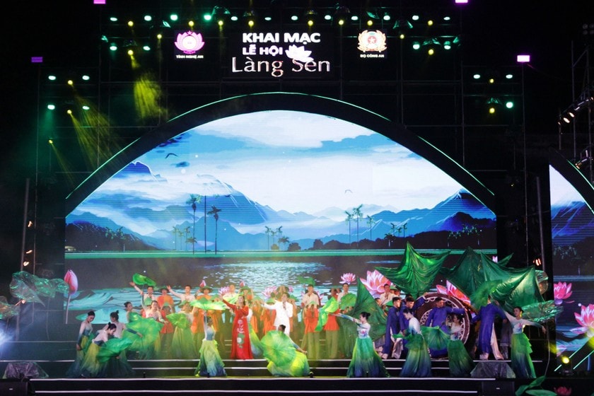 Mỗi mùa sen nở - một hành trình hướng về nguồn cội