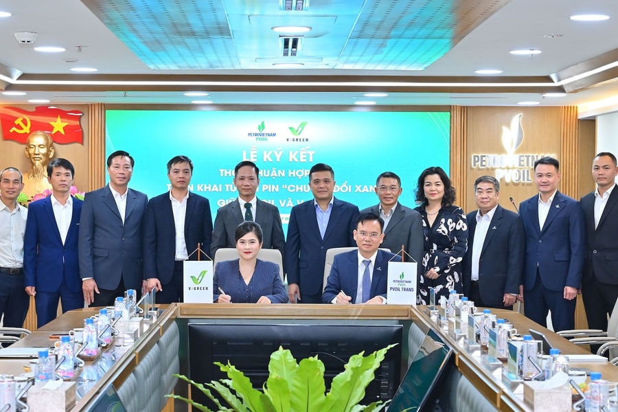 V-Green hợp tác triển khai hơn 3.000 tủ đổi pin xe máy điện tại hệ thống cửa hàng xăng dầu Pvoil