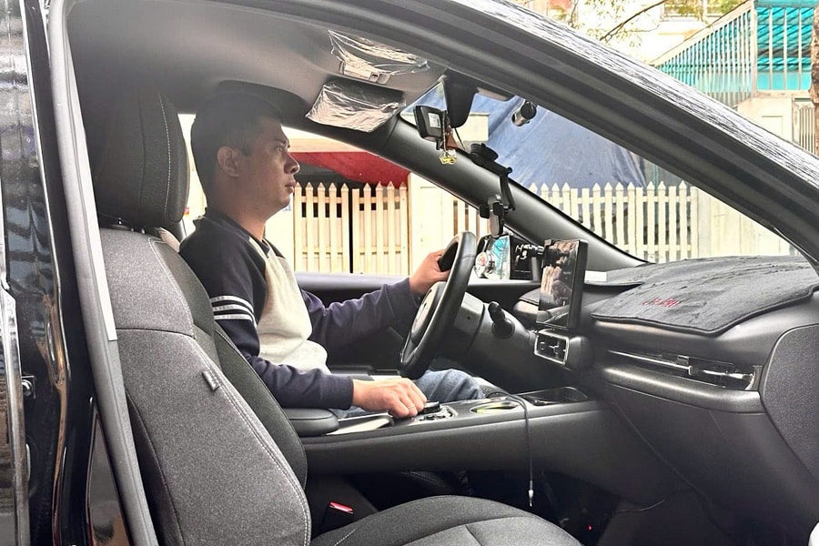 Chủ xe VinFast Limo Green chạy dịch vụ: “Gần như không mất chi phí vận hành, khoản tiền tốn nhất là… cà phê”