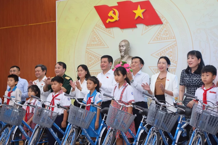 Phú Mỹ đồng hành cùng học sinh Gia Lai trên hành trình đến trường