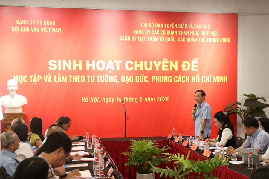 Thấm nhuần tư tưởng, đạo đức, phong cách Hồ Chí Minh
