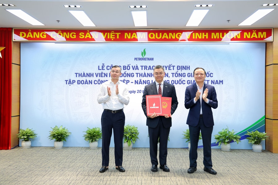 Công bố và trao quyết định Tổng Giám đốc Petrovietnam