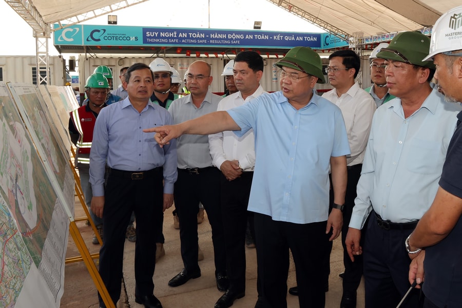 Phó Thủ tướng Thường trực Phạm Gia Túc kiểm tra tiến độ dự án sân bay Gia Bình, tuyến đường Vành đai 4 - Vùng Thủ đô