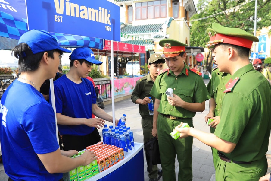 Vinamilk hỗ trợ 40.000 sản phẩm dinh dưỡng cho chương trình “Tổ quốc bình yên”