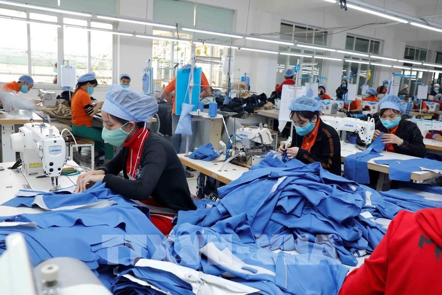 Nâng cao năng lực cạnh tranh ngành dệt may, da giày