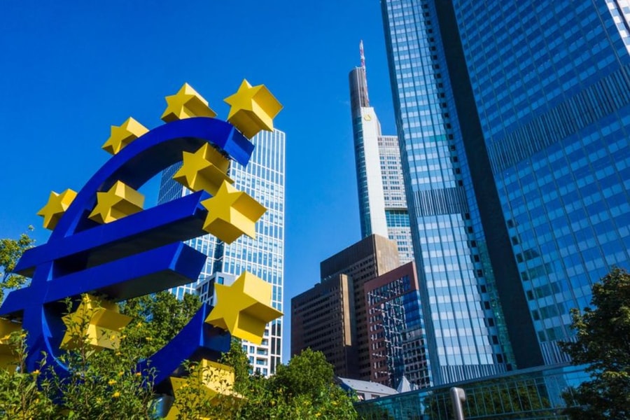 ECB đối mặt rủi ro nếu tăng lãi suất giữa áp lực đình lạm