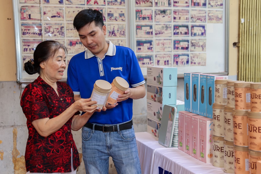 Vinamilk đón thế hệ “đồng niên” tham quan nhà máy với lời hứa chăm sóc sức khỏe bằng dinh dưỡng chất lượng