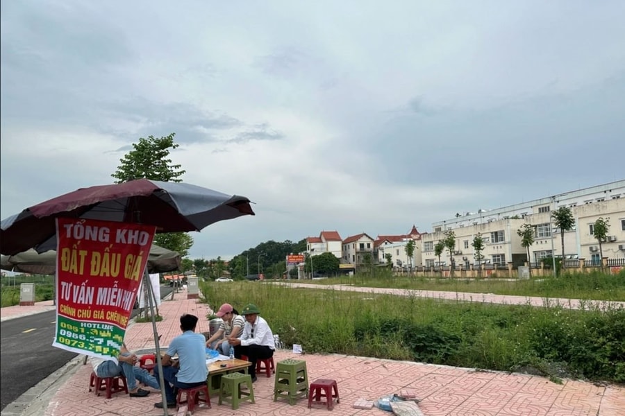 Giá nhà vượt "ngưỡng chịu đựng", thị trường “tự phanh”