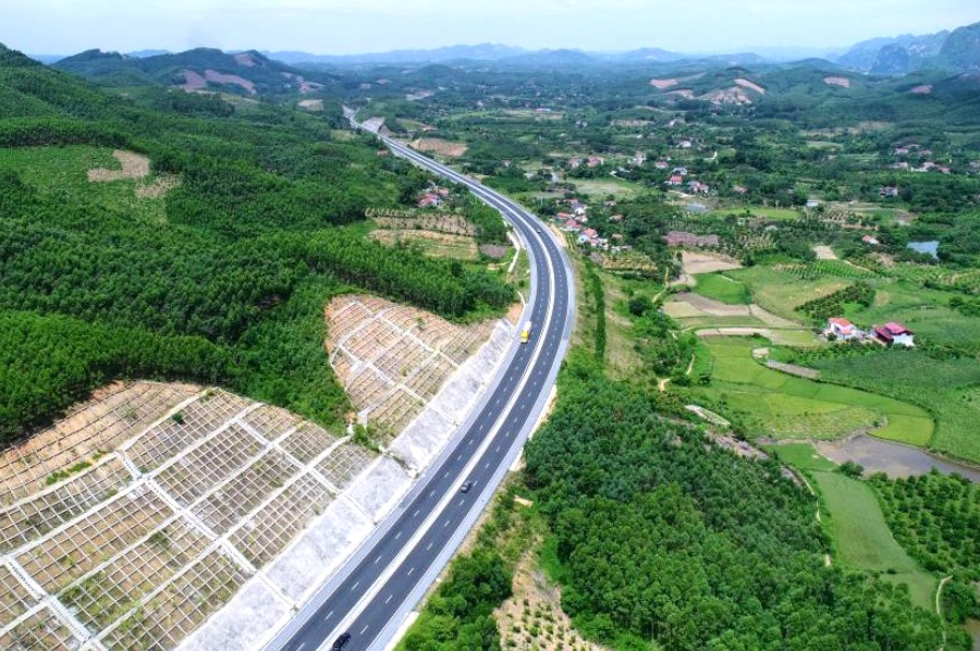 Hạ tầng cao tốc tăng tốc về đích