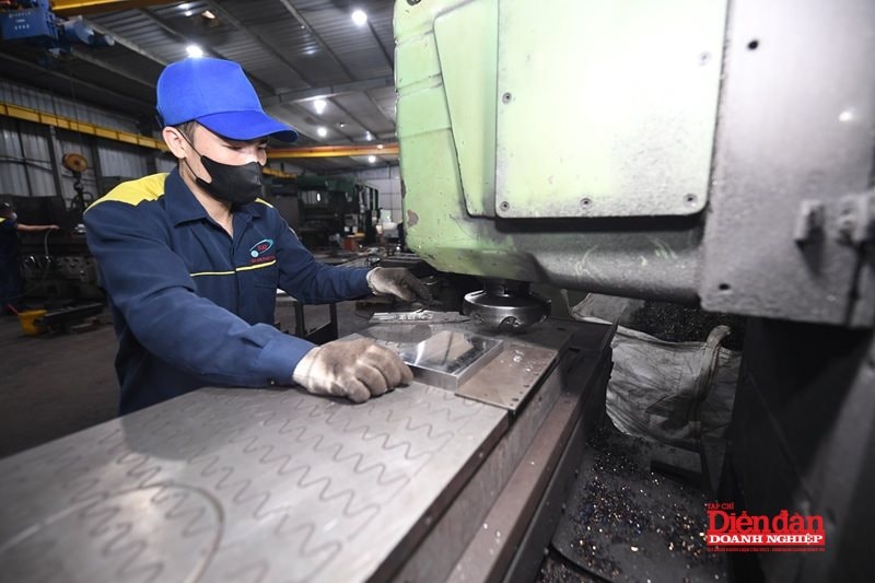 Giải bài toán phát triển công nghiệp vật liệu và cơ khí, chế tạo
