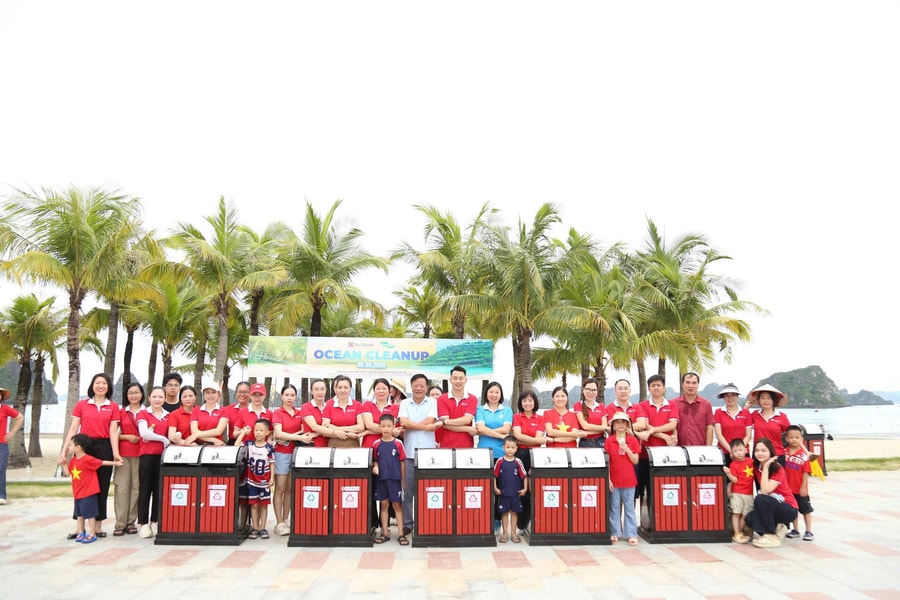 Hơn 1.000 cán bộ nhân viên SeABank chung tay làm sạch bờ biển