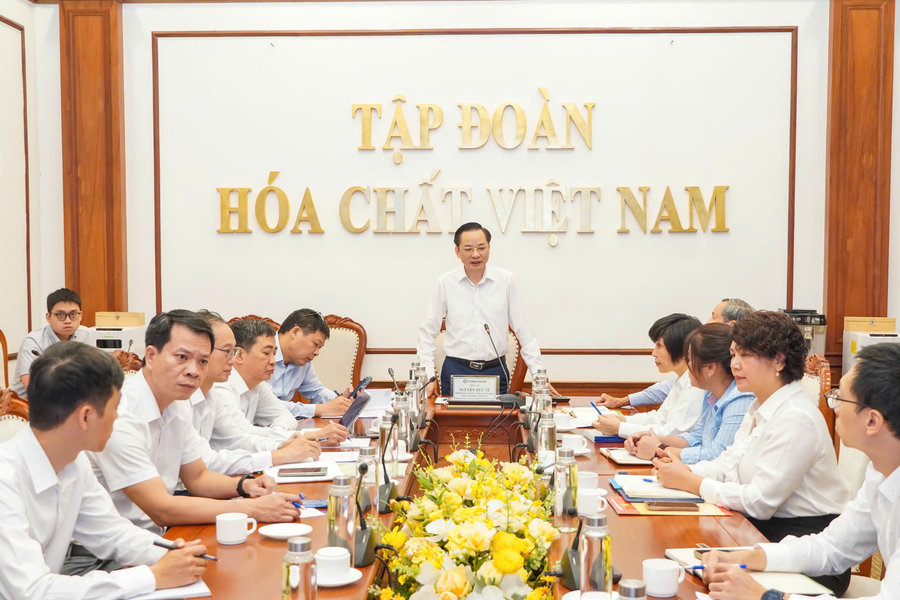 Vinachem tìm động lực tăng trưởng mới từ đất hiếm và bán dẫn