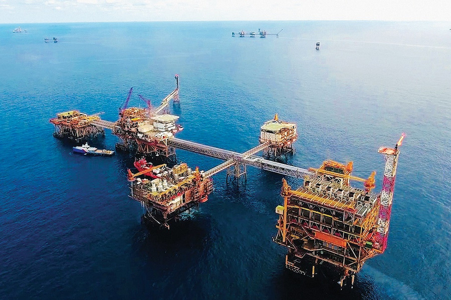 Chuyển dịch năng lượng: Tái cấu trúc từ dầu khí đến chuỗi giá trị năng lượng
