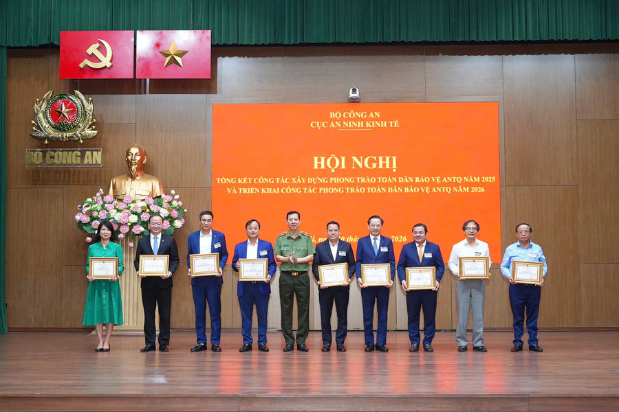 Vinachem được Cục An ninh kinh tế, Bộ Công an khen thưởng trong phong trào toàn dân bảo vệ an ninh Tổ quốc