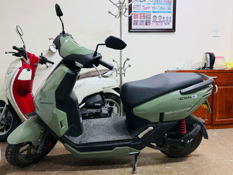Honda Icon e: giảm giá một nửa, khách mua xe ngày đầu cay đắng