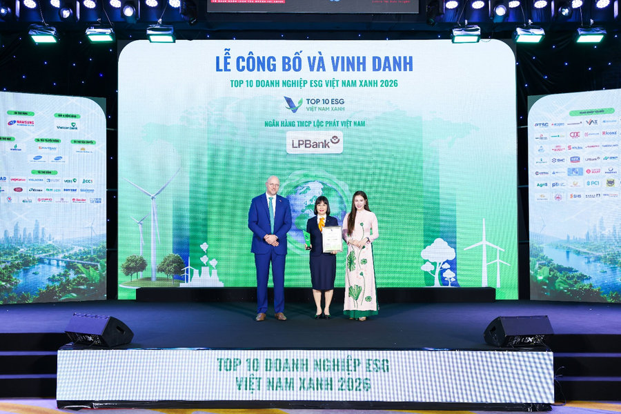 LPBank hai năm liên tiếp được vinh danh Green Leadership và Top 10 Ngân hàng ESG Việt Nam Xanh