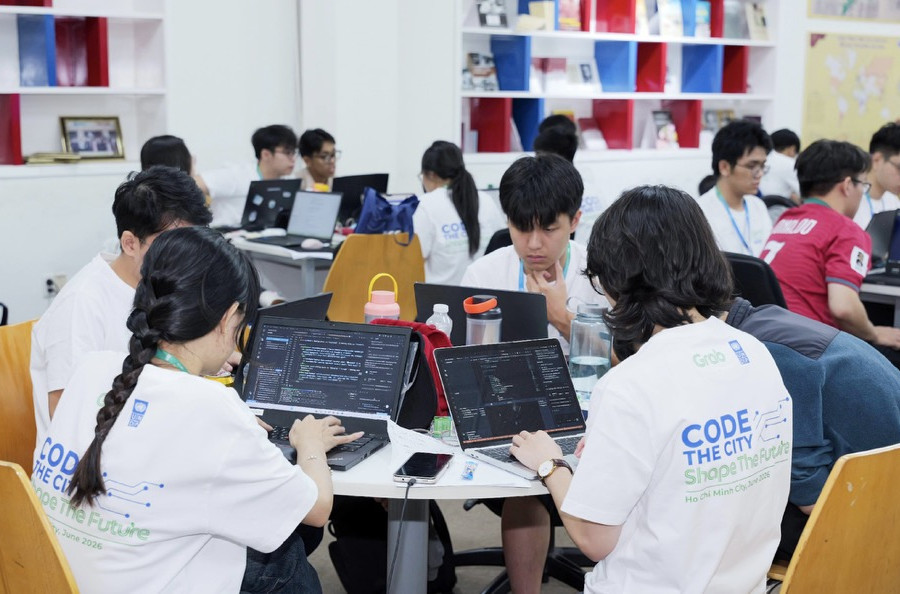Thanh niên sáng tạo giải pháp số cho đô thị xanh và giao thông tiếp cận tại GRAB the Future Hackathon 2026