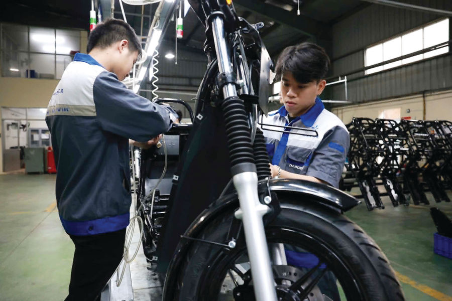 Chuyển đổi sang xe máy điện quy mô lớn thế nào?
