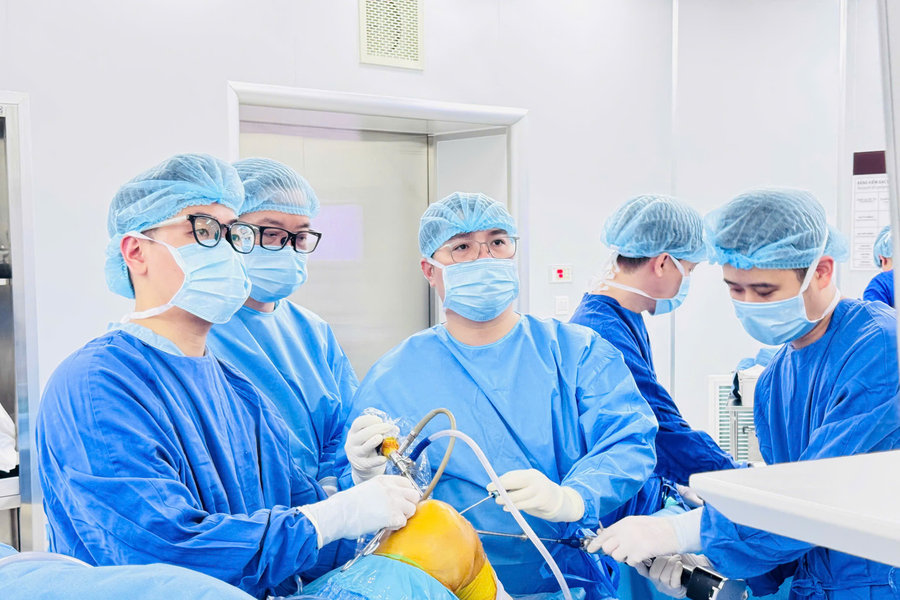Vinmec Hải Phòng "giải cứu" khớp gối lỏng lẻo cho người phụ nữ bằng gân tự thân