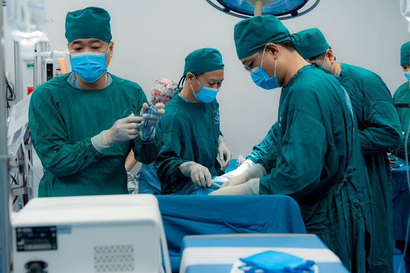 Bệnh viện Nhi Hà Nội cấy điện cực ốc tai thành công cho trẻ bị điếc