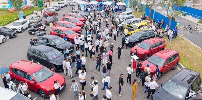 Thị trường ô tô bùng nổ “cán mốc” 350.000 xe