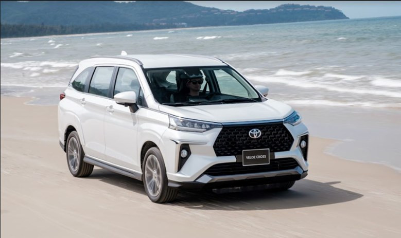 Toyota Veloz Cross giảm giá “xuống đáy”