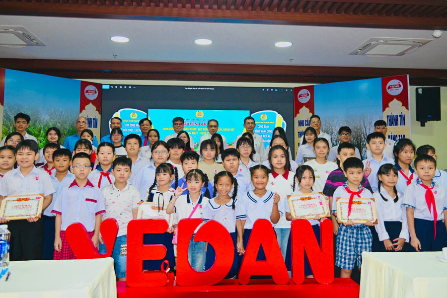 Vedan Việt Nam tuyên dương gần 1.000 học sinh là con cán bộ công nhân viên đạt thành tích học tập xuất sắc