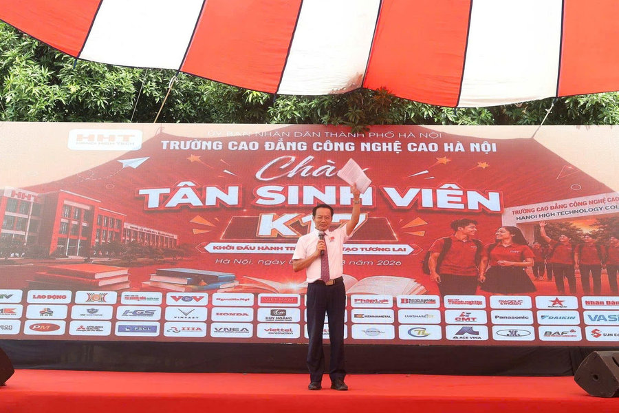 Hiệu trưởng HHT gửi thông điệp tới tân sinh viên: Muốn thành công phải học cách tự học và không ngừng thích ứng