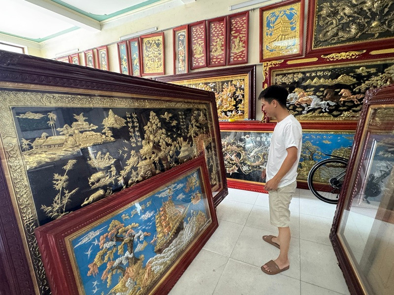 Làng nghề chạm bạc Đồng Xâm: Số hóa để mở rộng thị trường