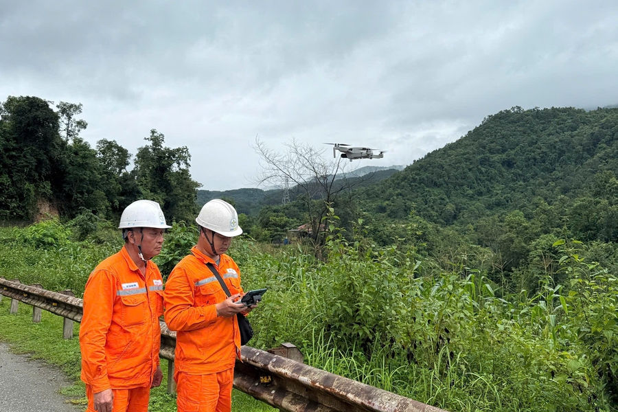EVNNPC tăng cường “lá chắn” an toàn trong mùa mưa bão