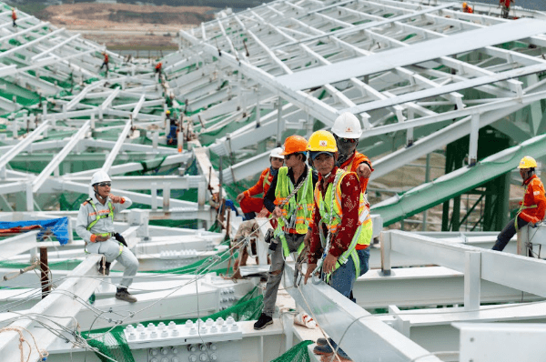 Siêu dự án sân bay Phú Quốc đạt dấu mốc mới: 25.000 tấn thép đã dựng thành “cánh Phượng hoàng lửa”