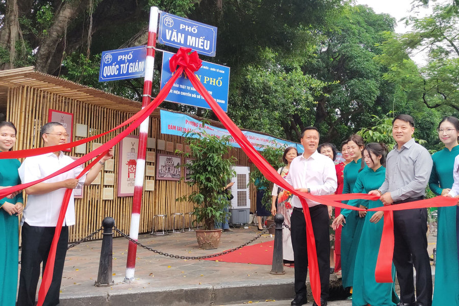 Đưa công nghệ số vào hoạt động kinh doanh tại Văn Miếu - Quốc Tử Giám